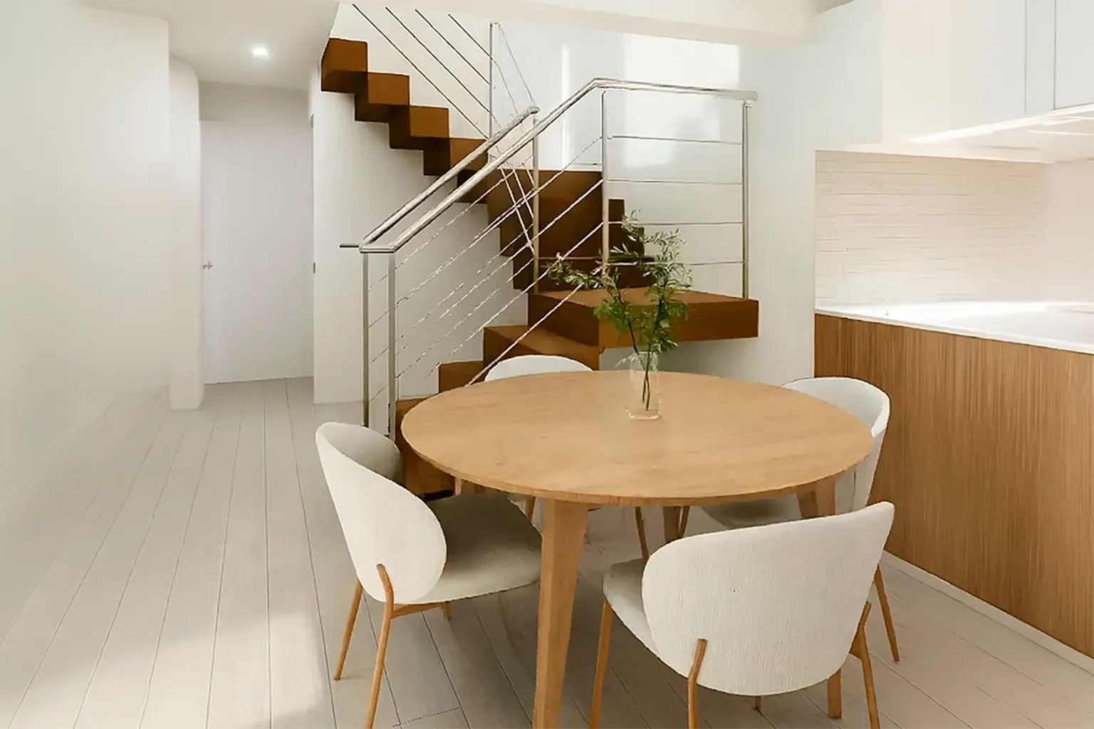 Comedor y escaleras